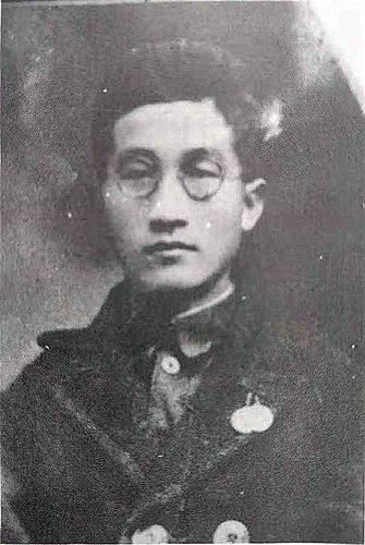41823